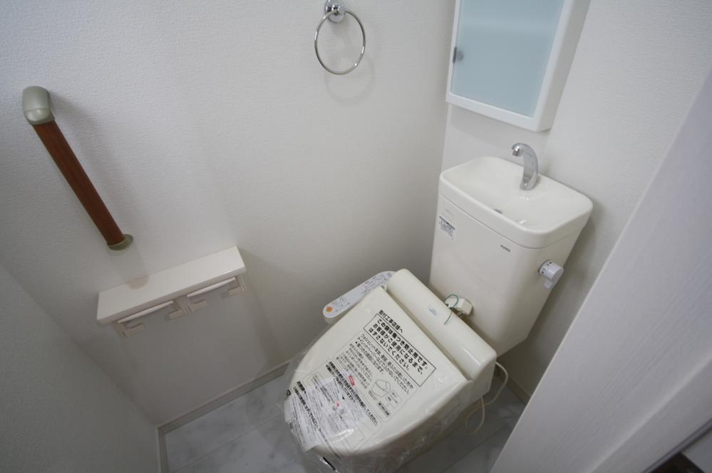 Toilet. Indoor (July 2013) Shooting