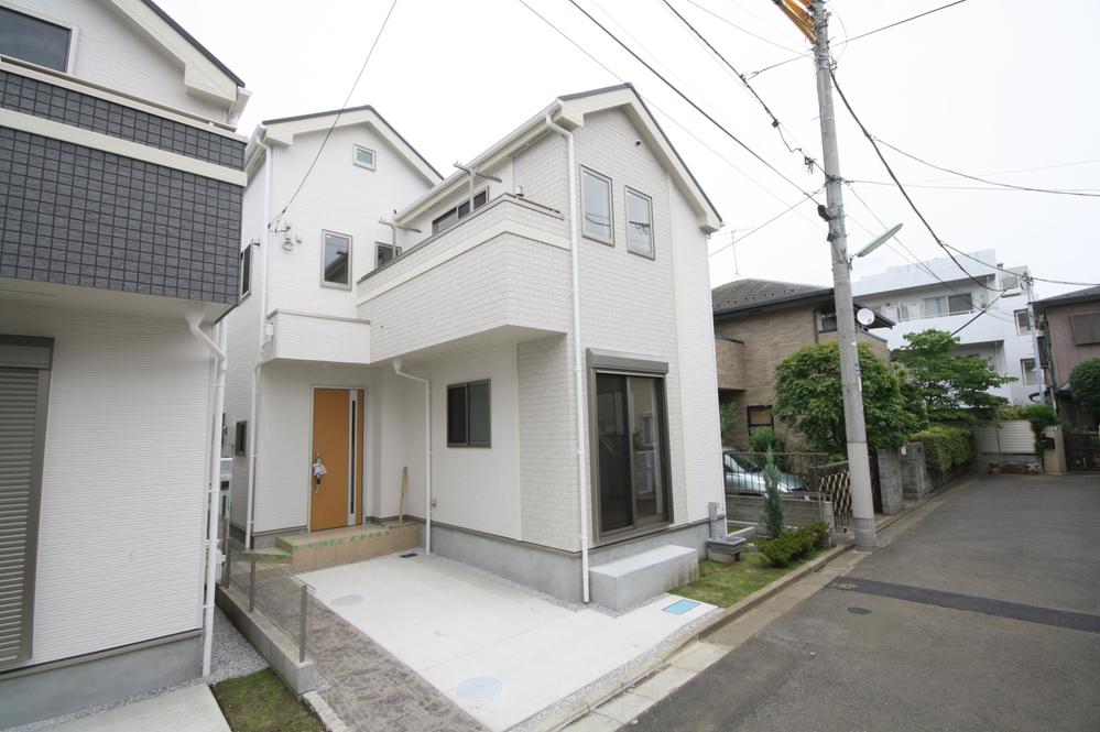 Local photos, including front road. Local (June 2013) Shooting