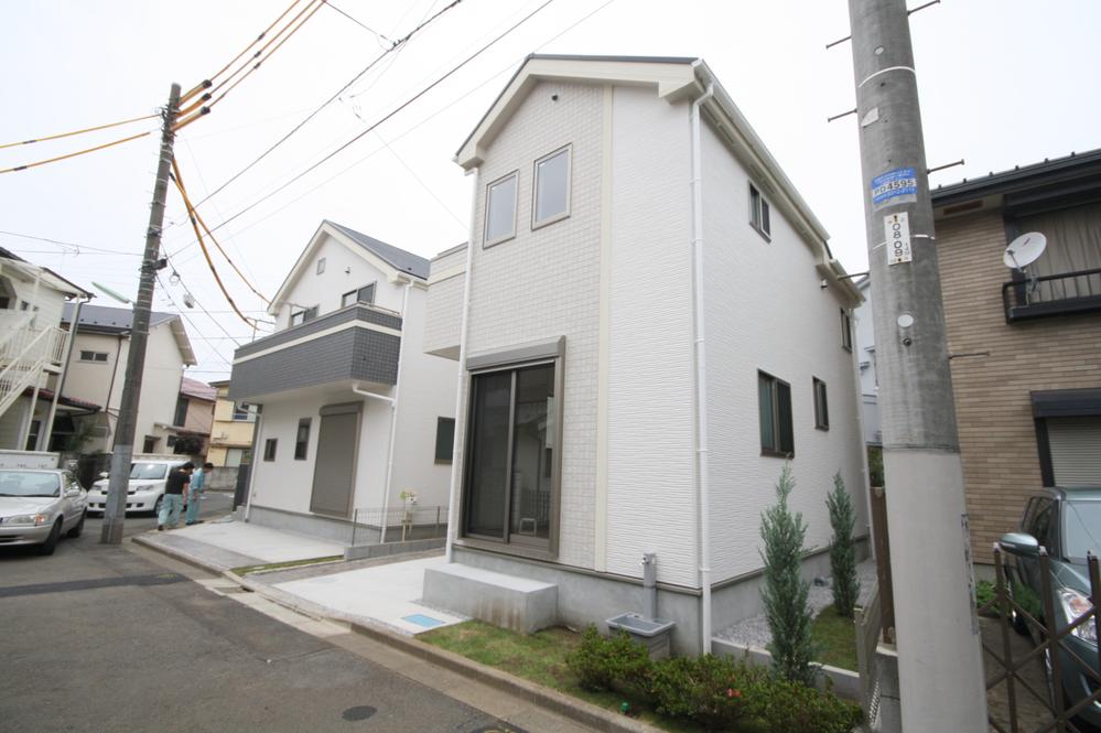 Local photos, including front road. Local (June 2013) Shooting