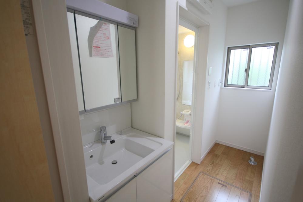 Wash basin, toilet. Local (June 2013) Shooting