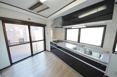 Kitchen. 3-neck gas system Kitchen