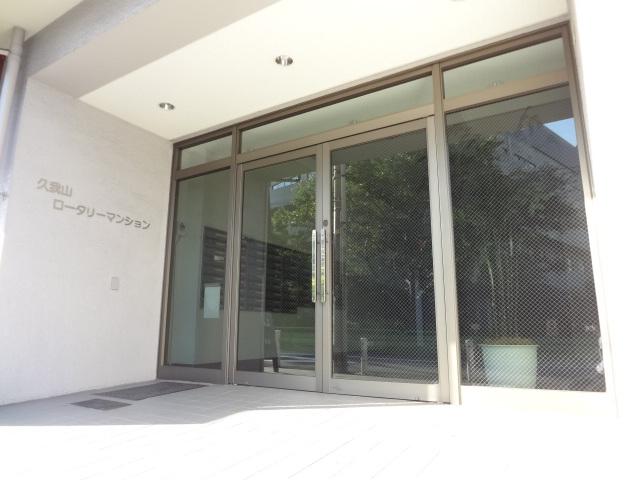 Entrance. Common areas