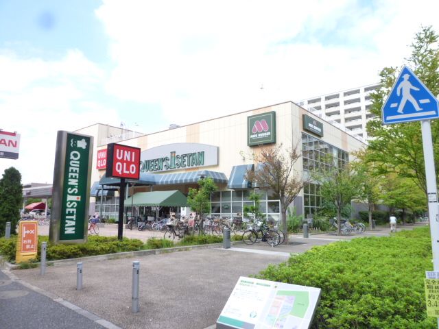 Shopping centre. 740m until the Queen's Isetan Suginami Momoi store (shopping center)