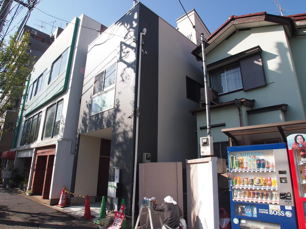 Local appearance photo. Local (11 May 2013) Shooting