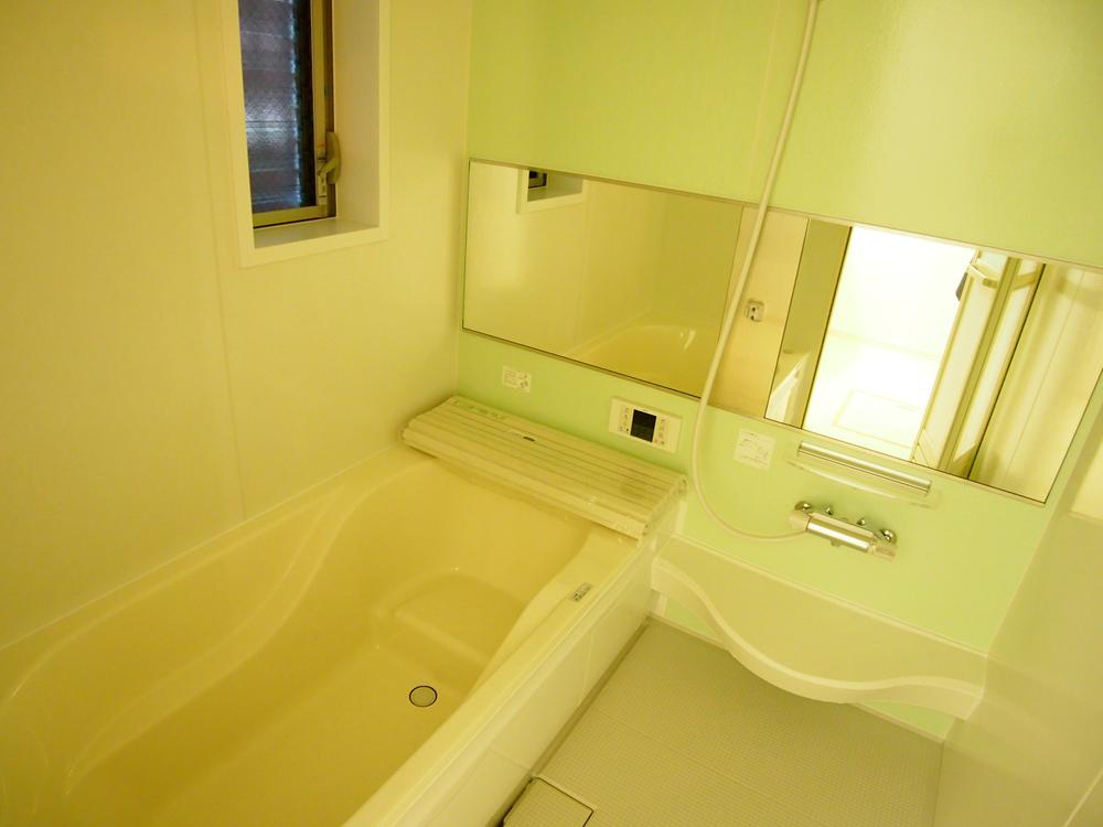 Bathroom. Indoor (11 May 2013) Shooting