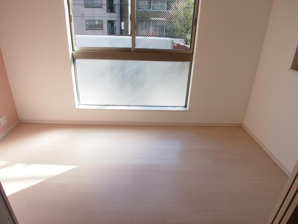 Non-living room. Indoor (11 May 2013) Shooting