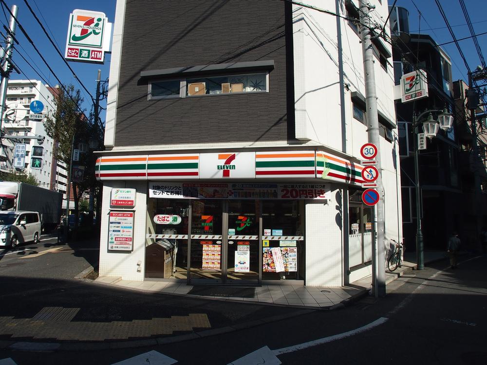 Convenience store. Seven - 500m to Eleven
