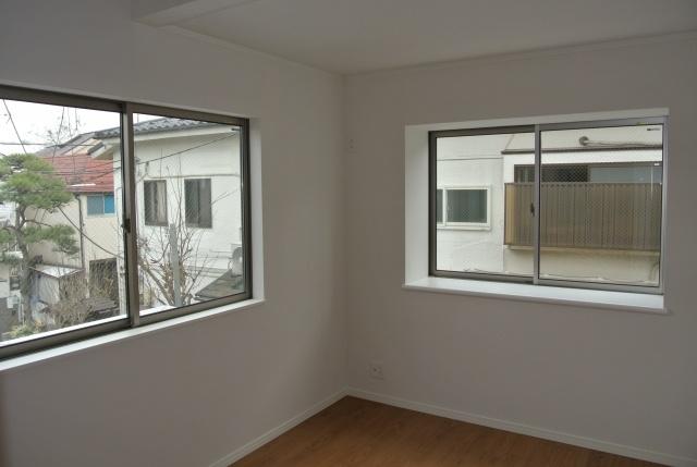 Non-living room. Southeast 6 Pledge