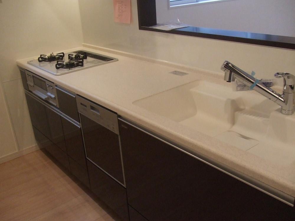 Same specifications photo (kitchen). Seller construction cases _ Kitchen