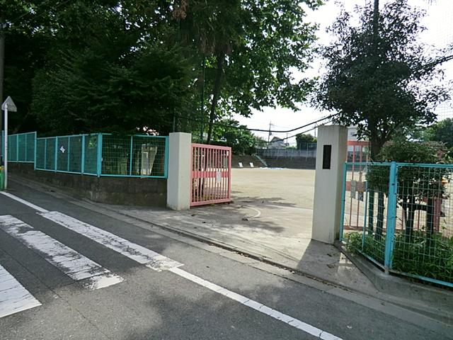 Primary school. 374m to Suginami Ward Kutsukake Elementary School
