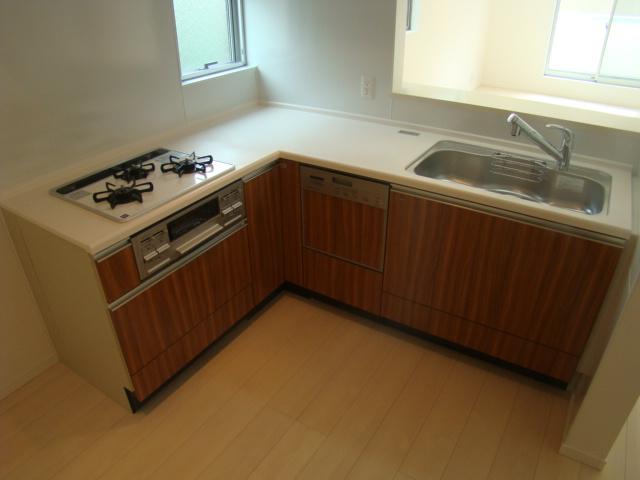 Kitchen. Indoor (11 May 2013) Shooting