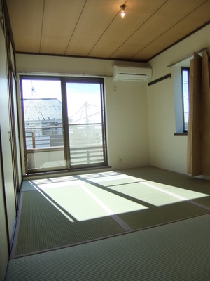 Living and room. ※ Image will be the other issue chamber.