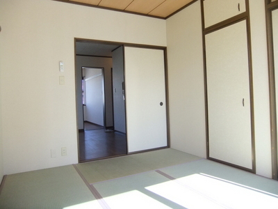Living and room. ※ Image will be the other issue chamber.