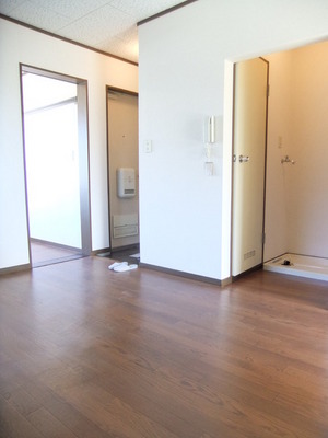 Living and room. ※ Image will be the other issue chamber.