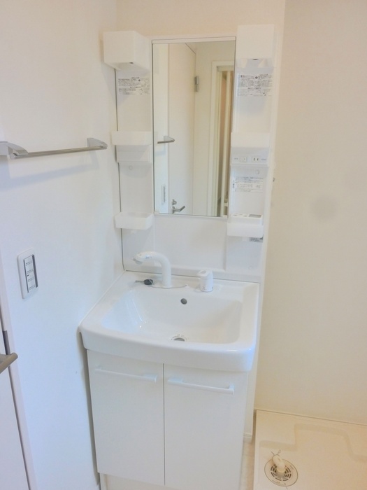 Washroom. Popular shampoo dresser ☆ 