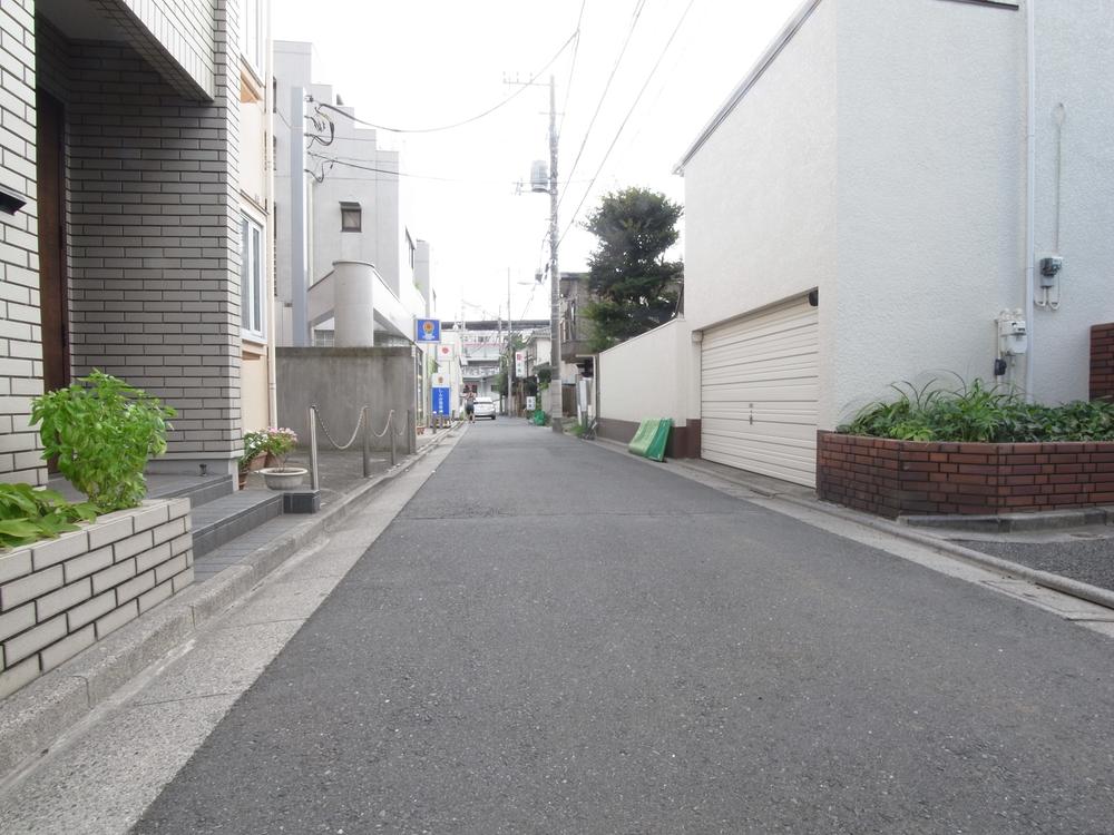 Local photos, including front road. Local (11 May 2013) Shooting