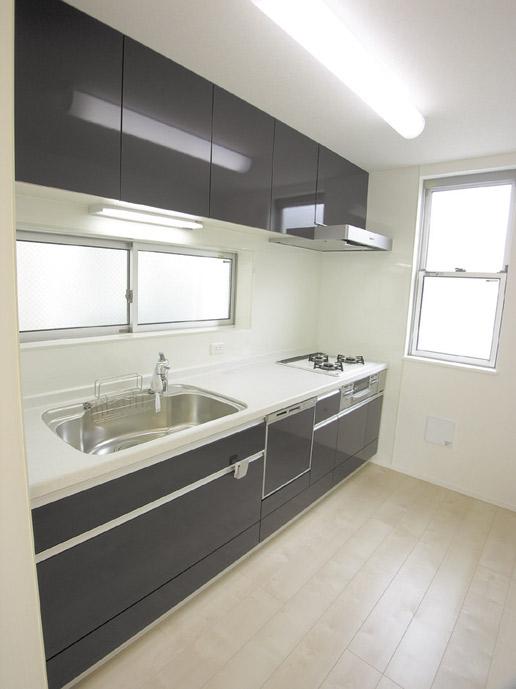 Same specifications photo (kitchen). Kitchen construction cases