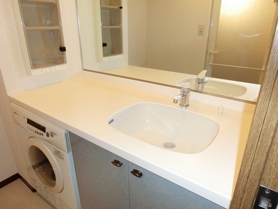 Washroom. ※ It is a photograph of the inverted type ※