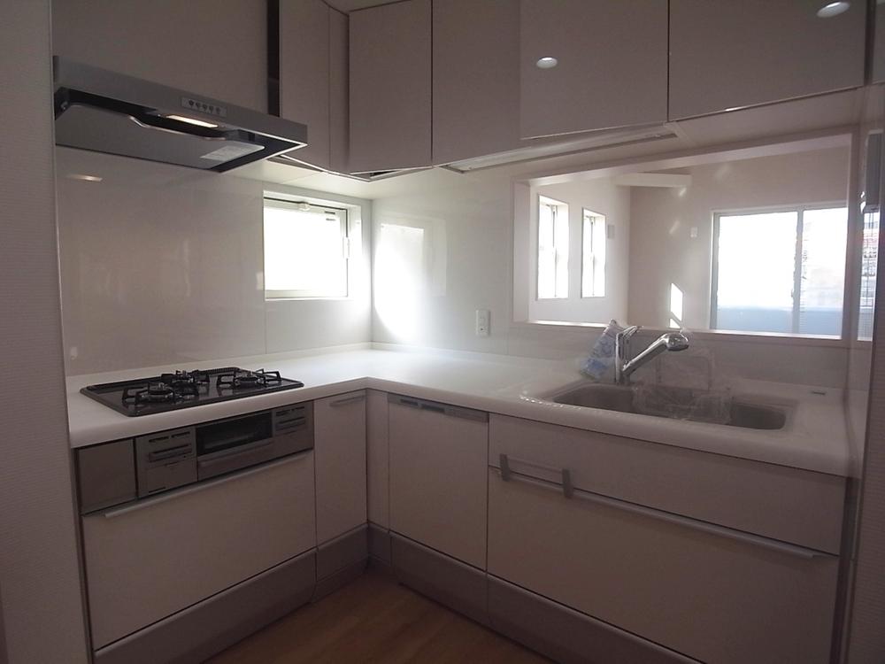 Same specifications photo (kitchen). Kitchen construction cases