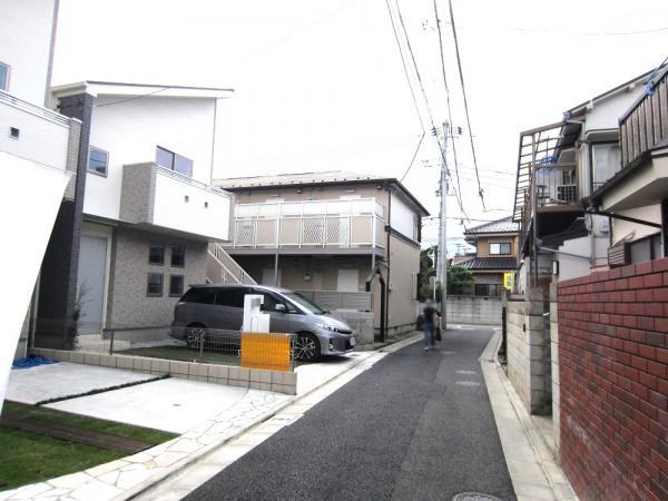 Local photos, including front road. Local front road