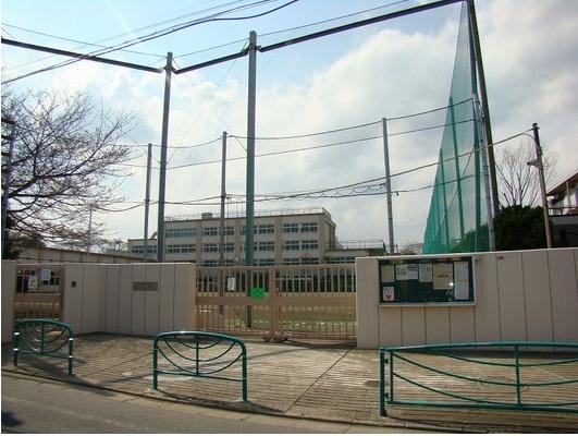 Junior high school. Fujimi 1000m walk 13 minutes to the hill junior high school