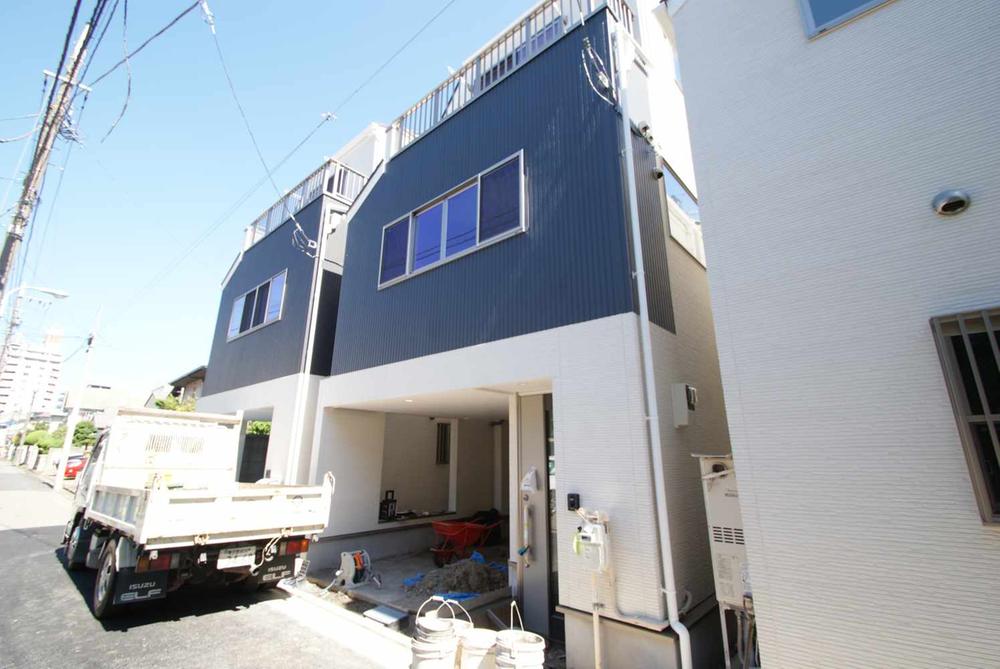 Local appearance photo. Will local photo facing the west side road.