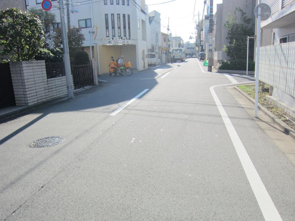 Local photos, including front road. Local (11 May 2013) Shooting