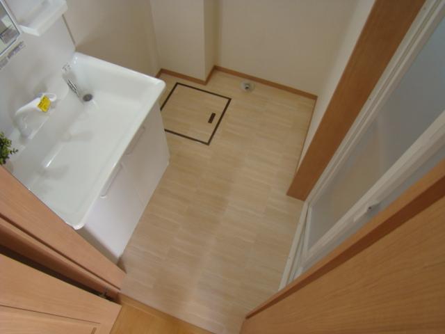 Wash basin, toilet. Indoor (September 2013) Shooting