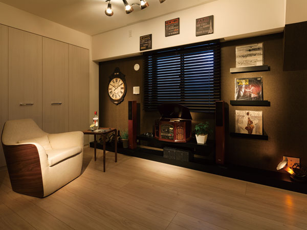 Interior. Western-style 1