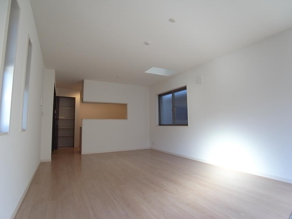 Same specifications photos (living)