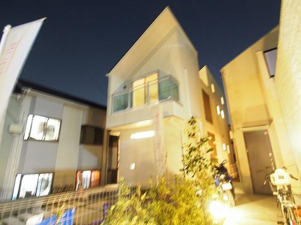 Local appearance photo. Local (12 May 2013) Shooting