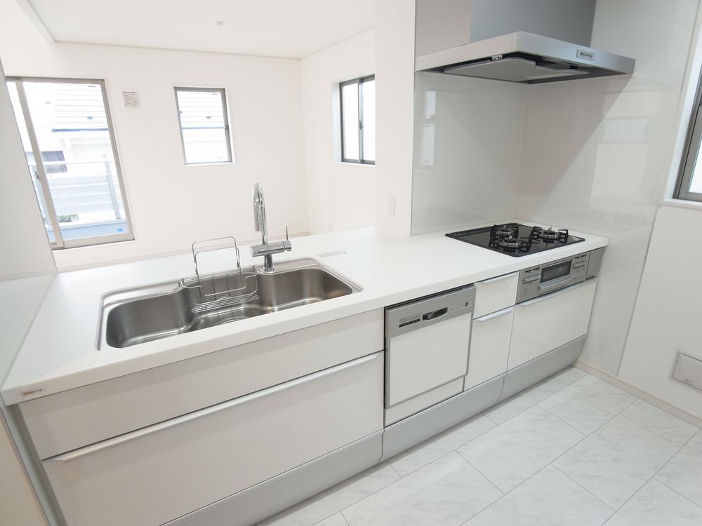 Same specifications photo (kitchen). Kitchen construction cases