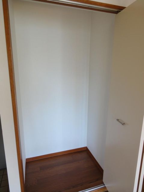 Receipt. Dining is storage.