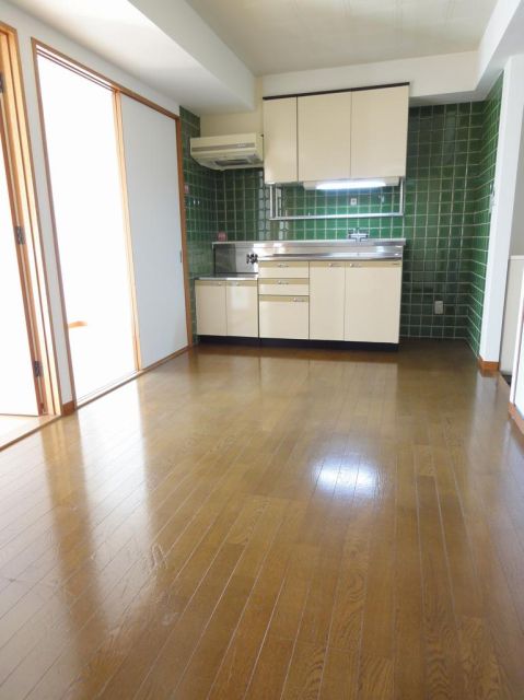 Living and room. Flooring.