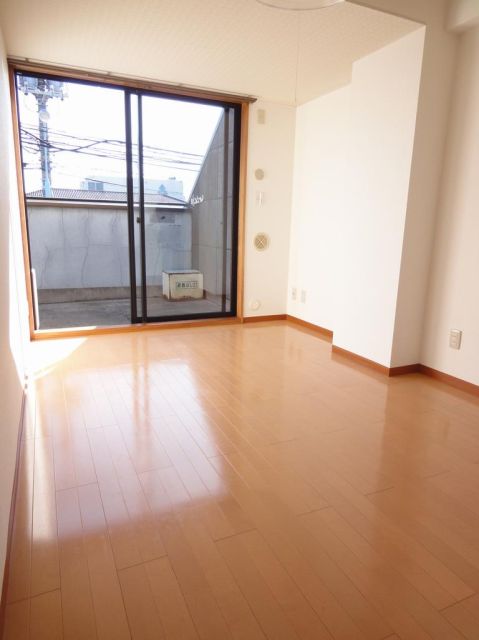 Living and room. Sunny.