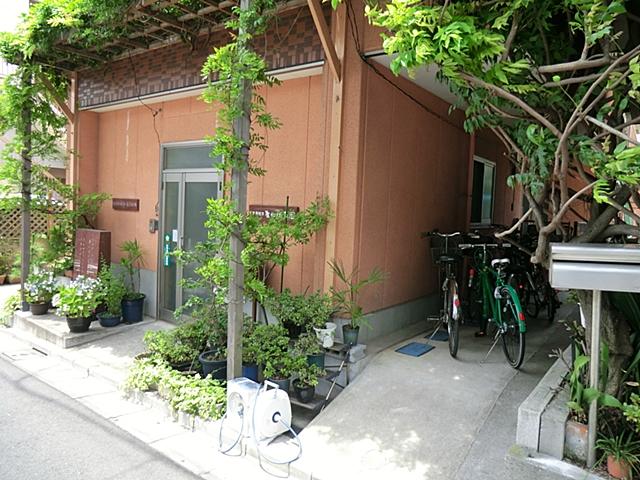 kindergarten ・ Nursery. Sacred Heart 463m to nursery school