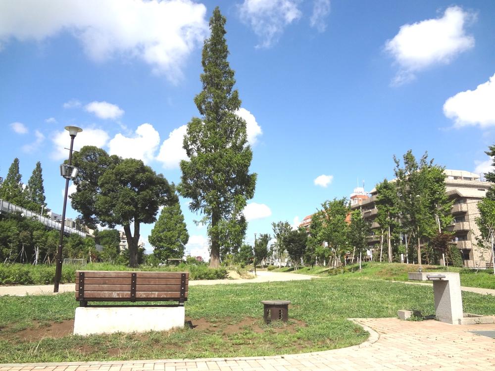 park. 1097m to Suginami Ward Momoi Harappa Park