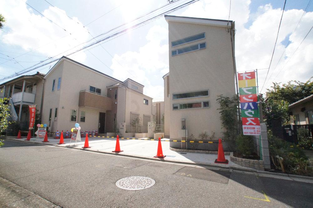 Local photos, including front road. Newly built single-family Suginami Kamiigusa 4-chome. All is 4 buildings. That it has completed building, You can preview any time. Leafy quiet residential area boasts. I think that you take a look at a time. 