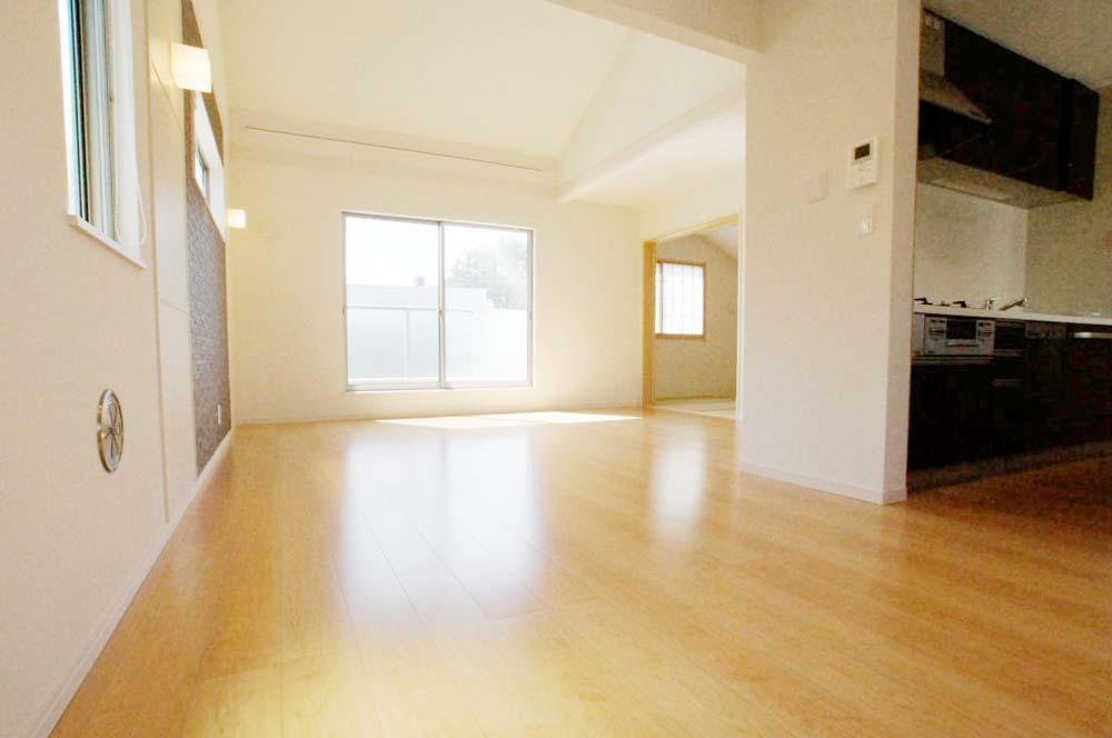 Living. It will be a popular face-to-face kitchen. 