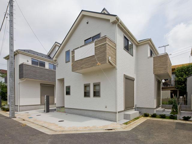 Local appearance photo. Building 2