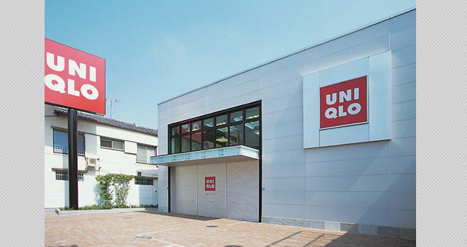Shopping centre. 371m to UNIQLO Suginami Shimo Igusa shop