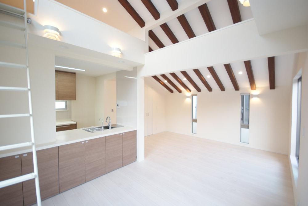 Same specifications photos (living). Spacious living room of easy-to-use form. It is a decisive factor casually storage such as a nifty is. (Example of construction)