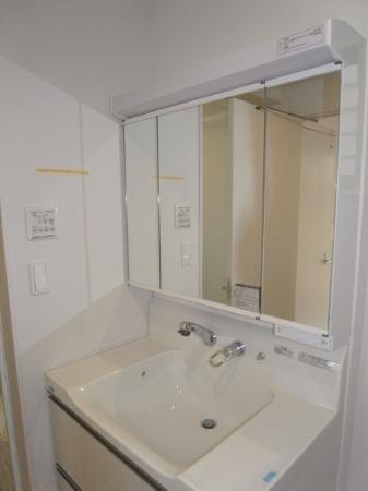 Wash basin, toilet. Indoor (10 May 2013) Shooting