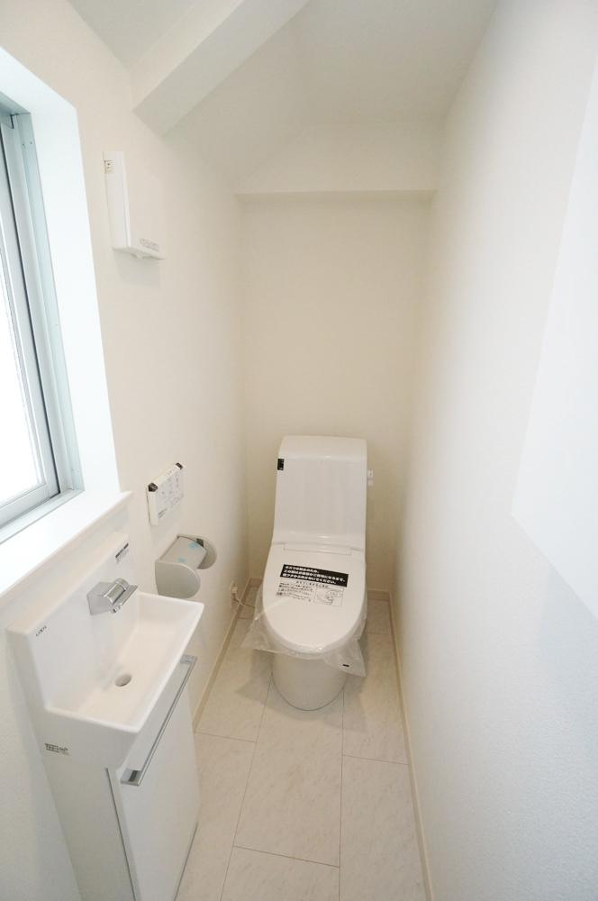 Toilet. 1st floor, 2 Kaitomo, There is a toilet, Convenient.