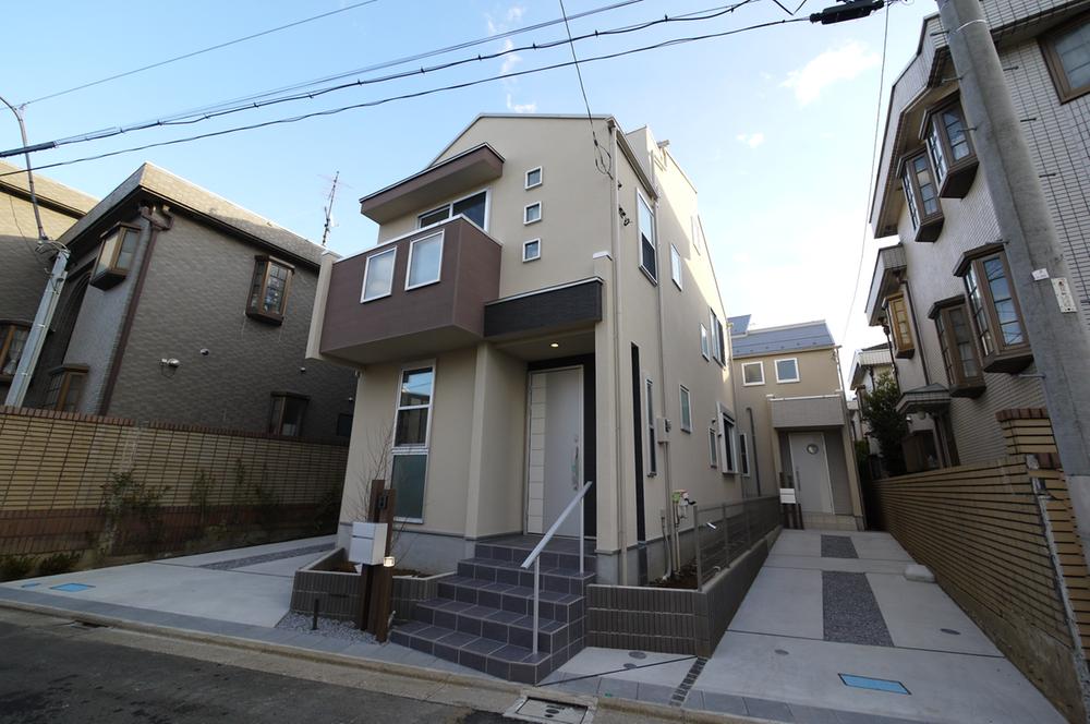 Local appearance photo. Local (12 May 2013) Shooting