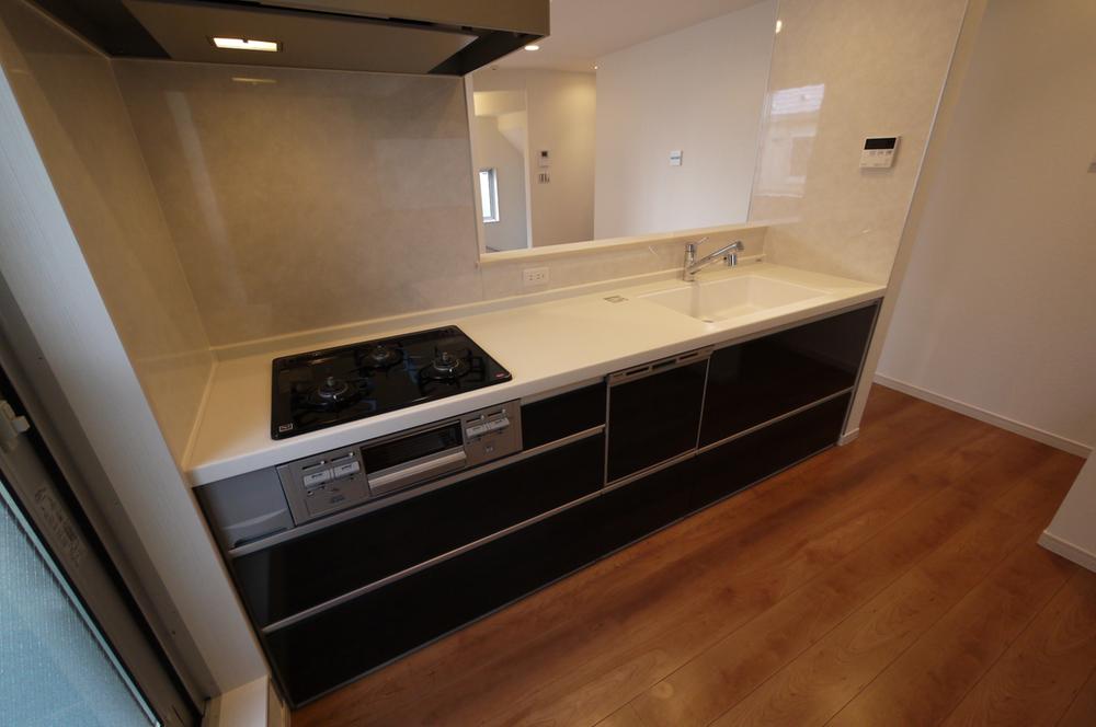 Kitchen. Indoor (12 May 2013) Shooting