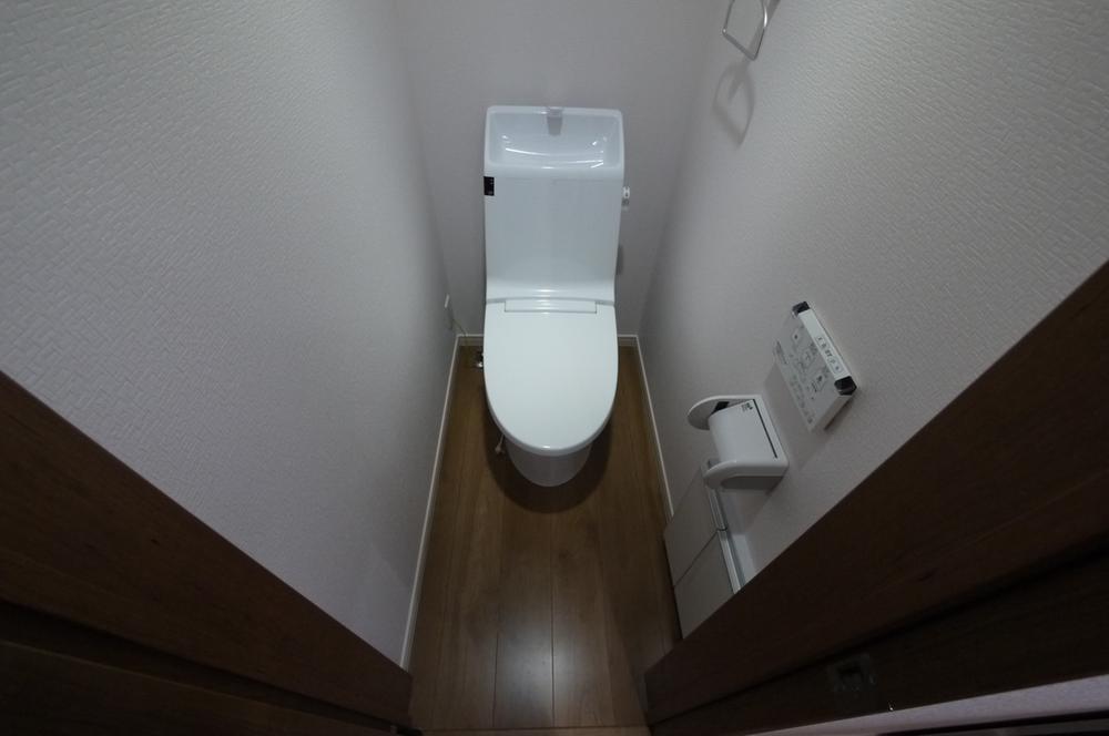 Toilet. Indoor (12 May 2013) Shooting