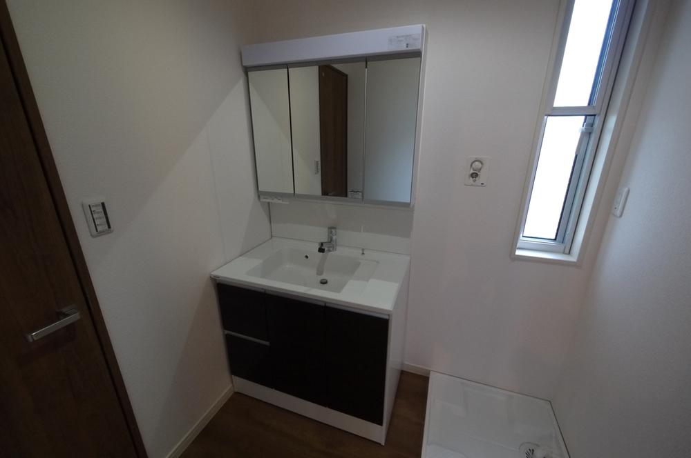 Wash basin, toilet. Indoor (12 May 2013) Shooting