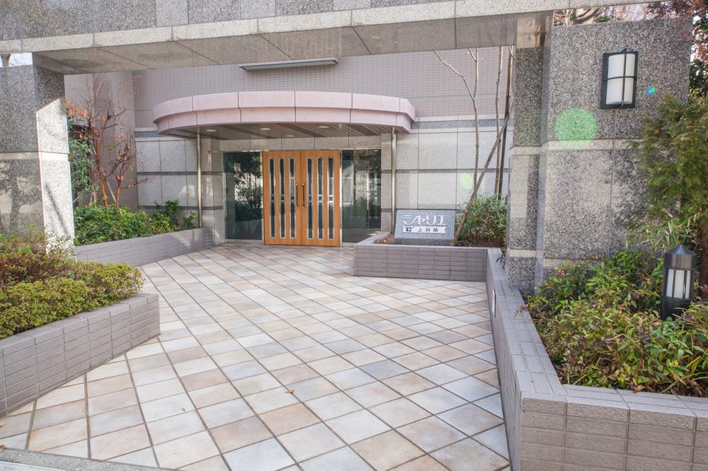 Entrance. Common areas