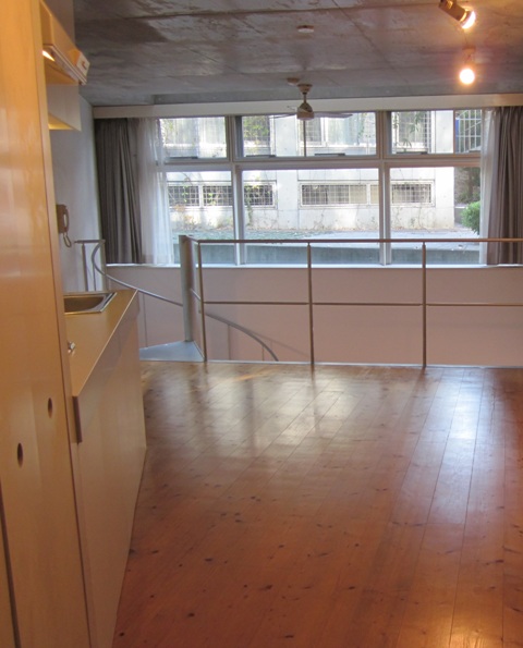 Other room space. Spacious healing of living a high-ceilinged open